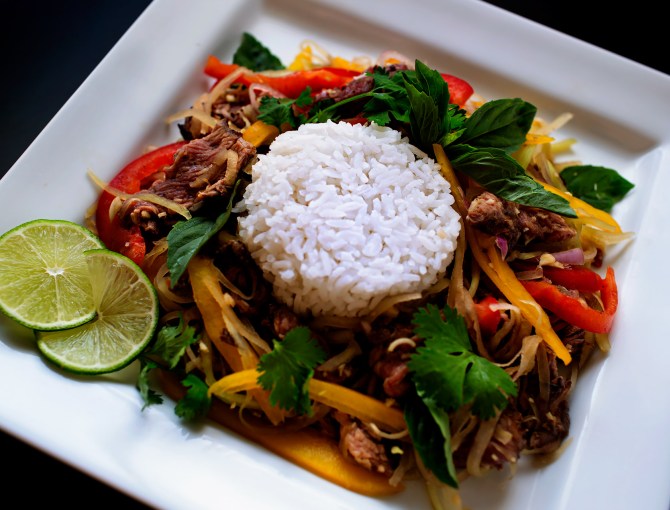 Cambodian Spicy Papaya Beef Salad Recipe (Lahong Plea Sach Ko)