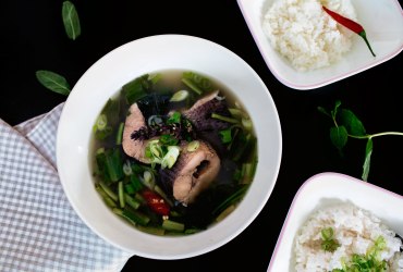 How to Make Cambodian Lime and Fish Soup (Sgnor Trey)