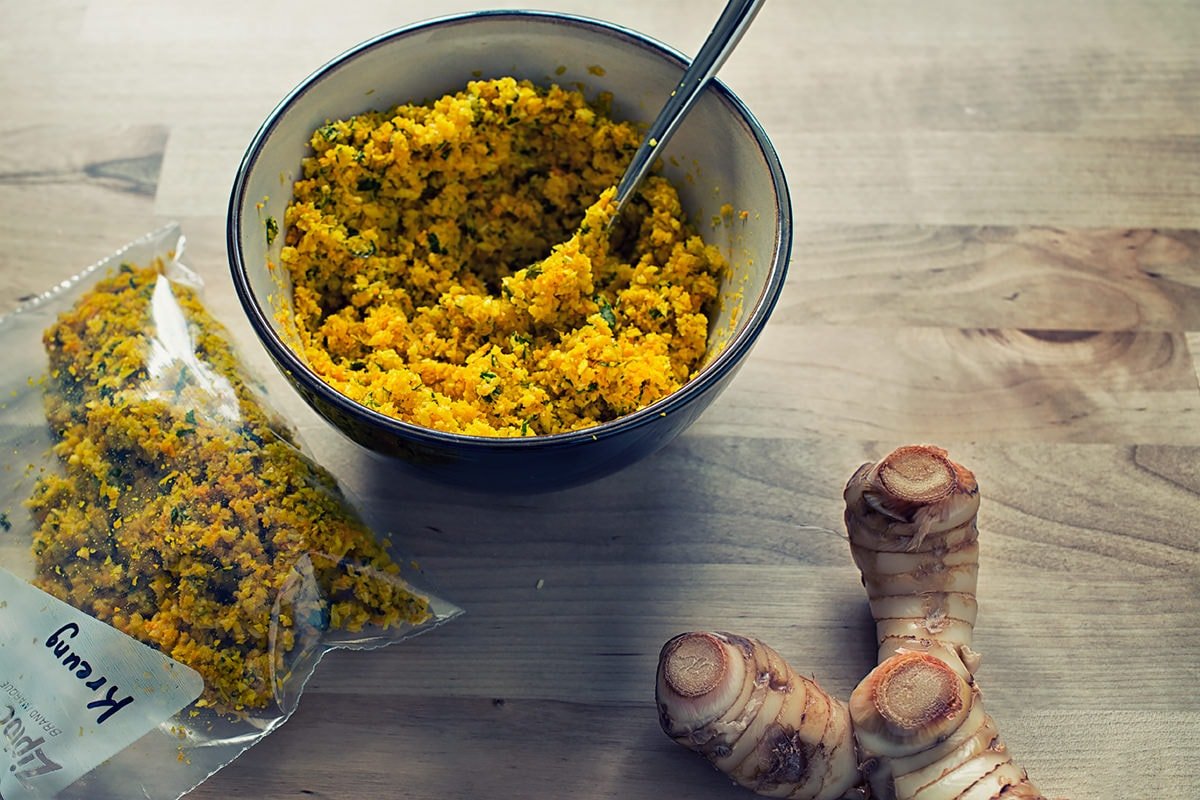 yellow kroeung paste